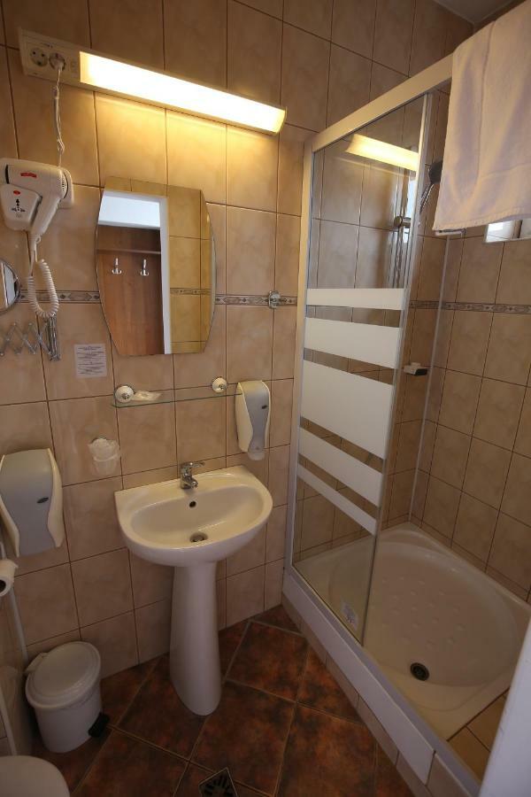 Pension Ferdinand Panzio Sfântu-Gheorghe Exteriör bild