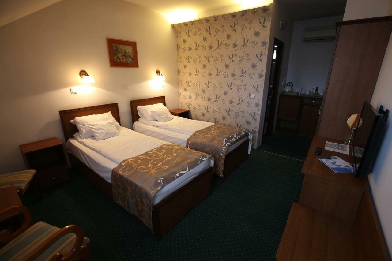 Pension Ferdinand Panzio Sfântu-Gheorghe Exteriör bild