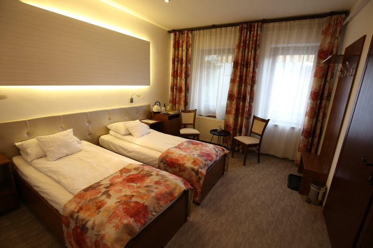 Pension Ferdinand Panzio Sfântu-Gheorghe Exteriör bild