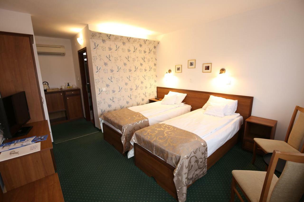 Pension Ferdinand Panzio Sfântu-Gheorghe Exteriör bild