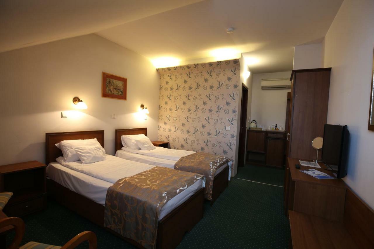 Pension Ferdinand Panzio Sfântu-Gheorghe Exteriör bild