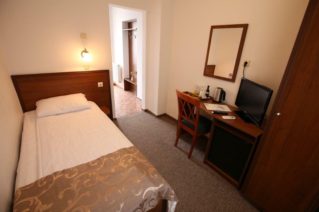Pension Ferdinand Panzio Sfântu-Gheorghe Exteriör bild