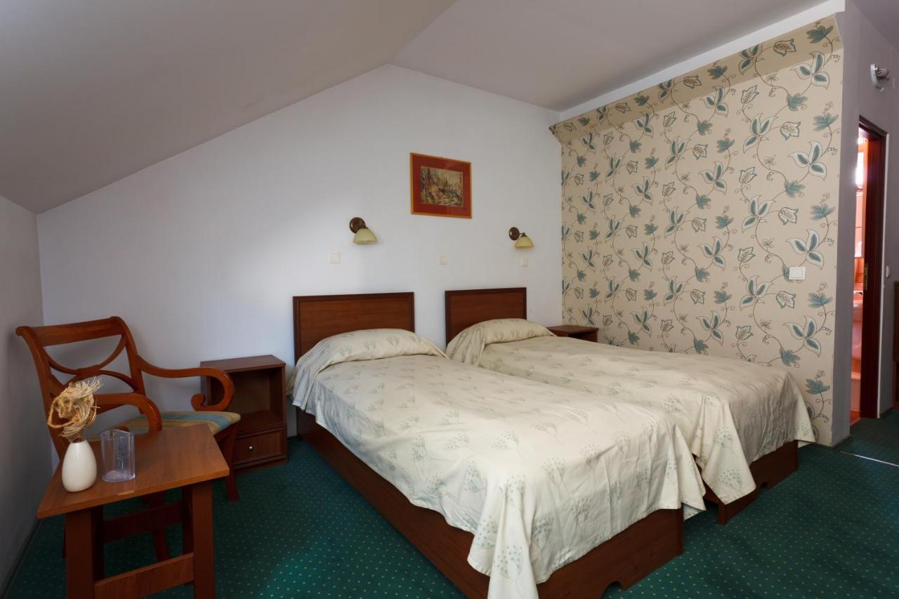 Pension Ferdinand Panzio Sfântu-Gheorghe Exteriör bild