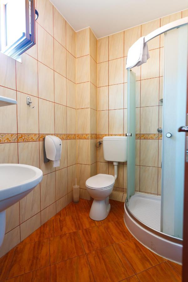 Pension Ferdinand Panzio Sfântu-Gheorghe Exteriör bild
